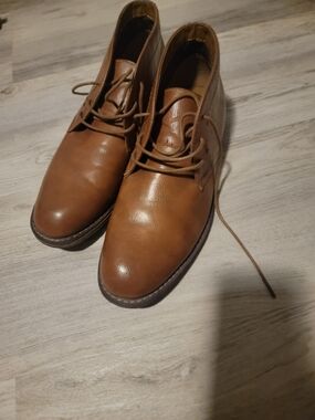Men's Tan Chukka Shoes
